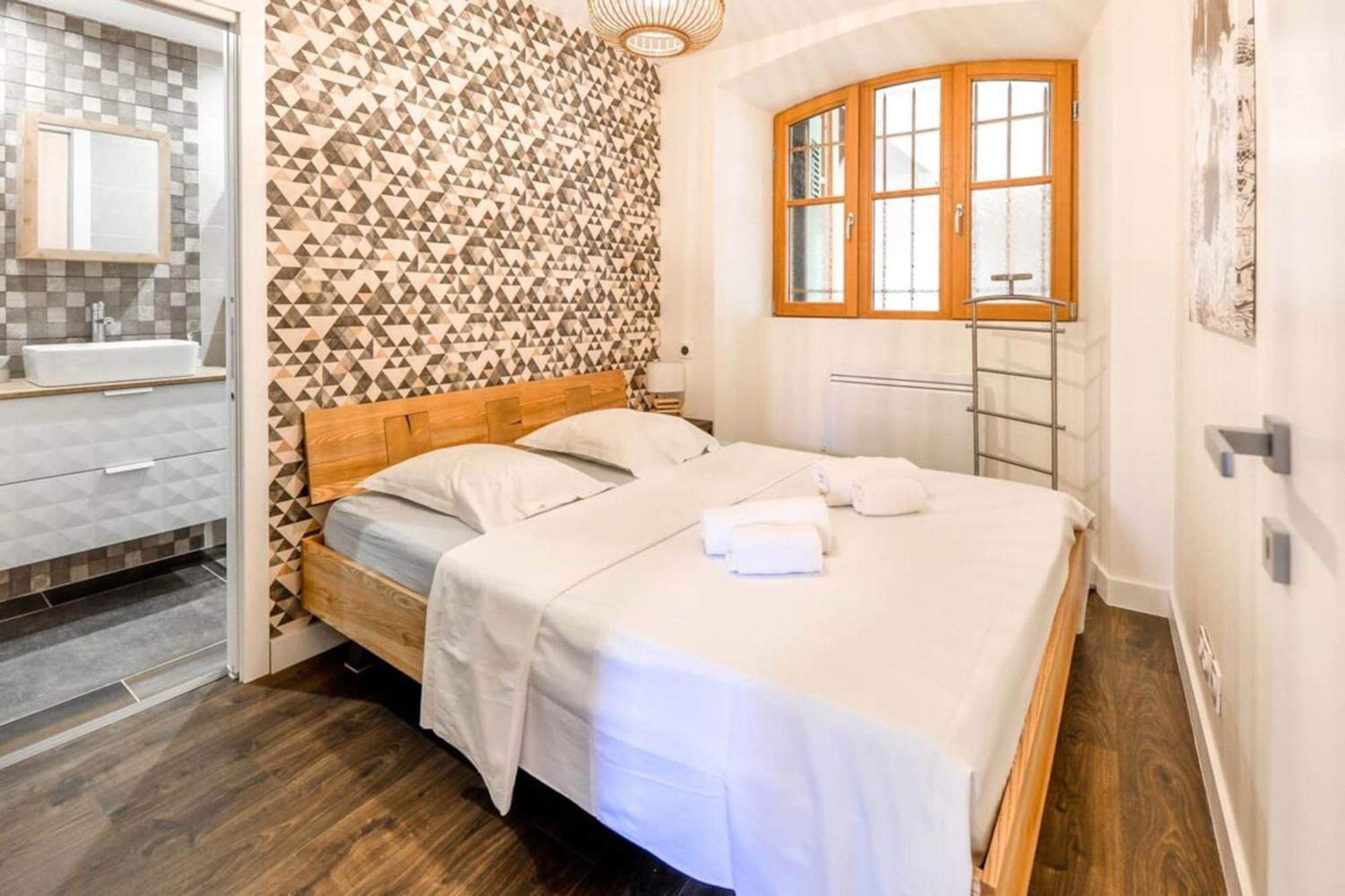 3-Star Rated Apartment In The Heart Of The Old Town With A View آنسي المظهر الخارجي الصورة